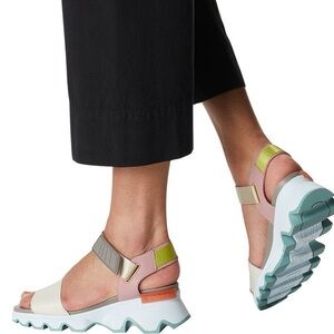 Sorel Kinetic Impact Y-Strap High Sandals Chalk and Eraser Pink lug sole 9.5